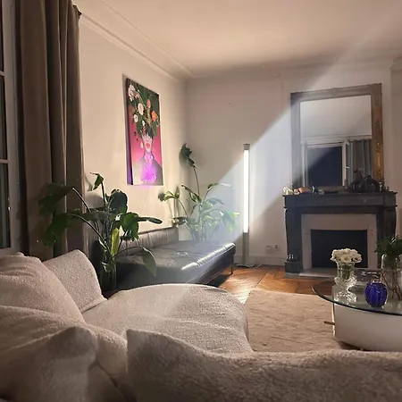 Elegant Artistic Flat On The Seine River Párizs