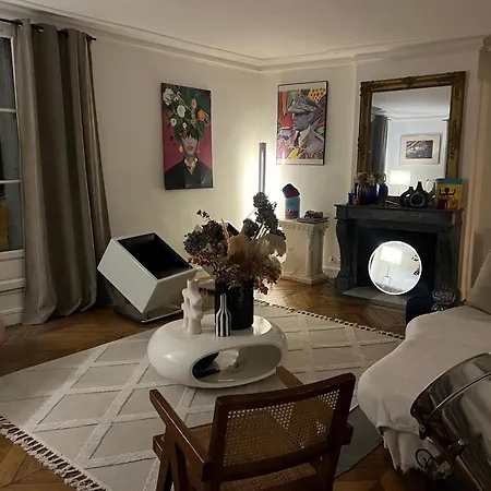 Elegant Artistic Flat On The Seine River *