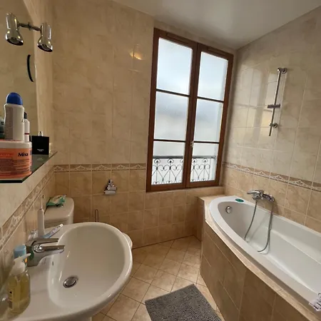 Elegant Artistic Flat On The Seine River * Parijs