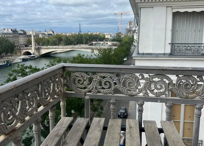 Elegant Artistic Flat On The Seine River Διαμέρισμα