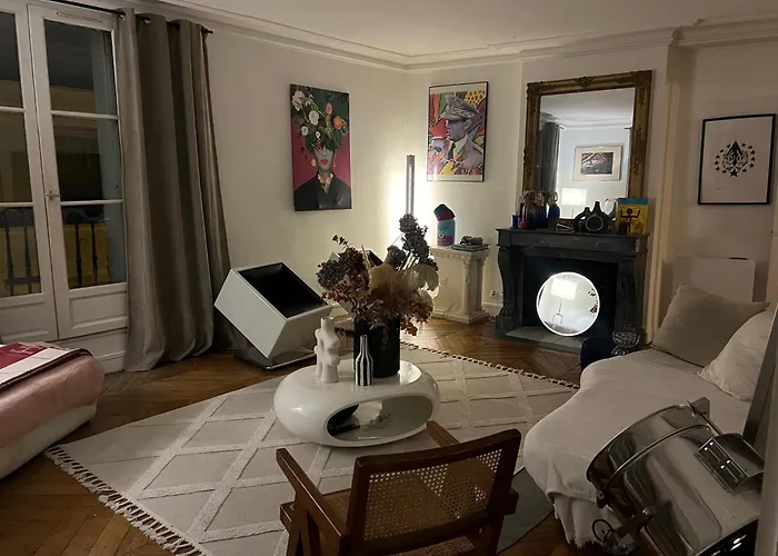 Elegant Artistic Flat On The Seine River *